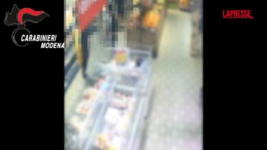 Modena, furto in supermercato: identificati e denunciati 10 studenti