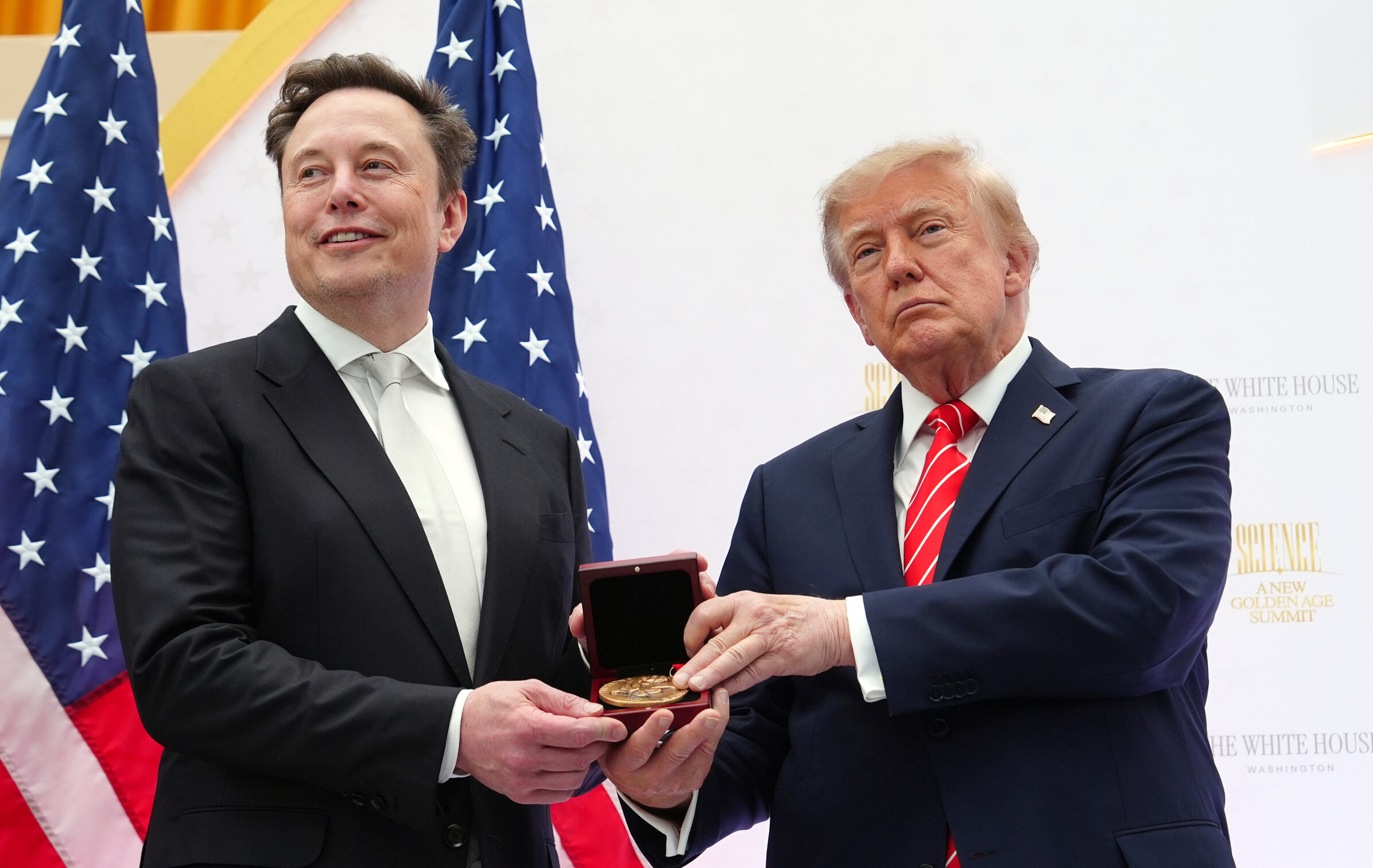 Trump premia Elon Musk con la National Medal of Science