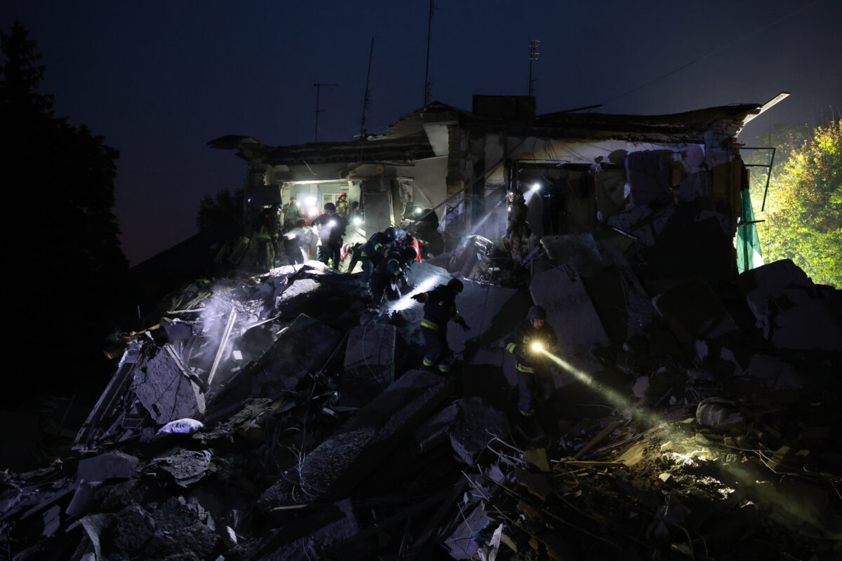 Galleria foto 'Ucraina, attacco aereo russo a Zaporizhzhia: almeno 15 morti' - foto 8