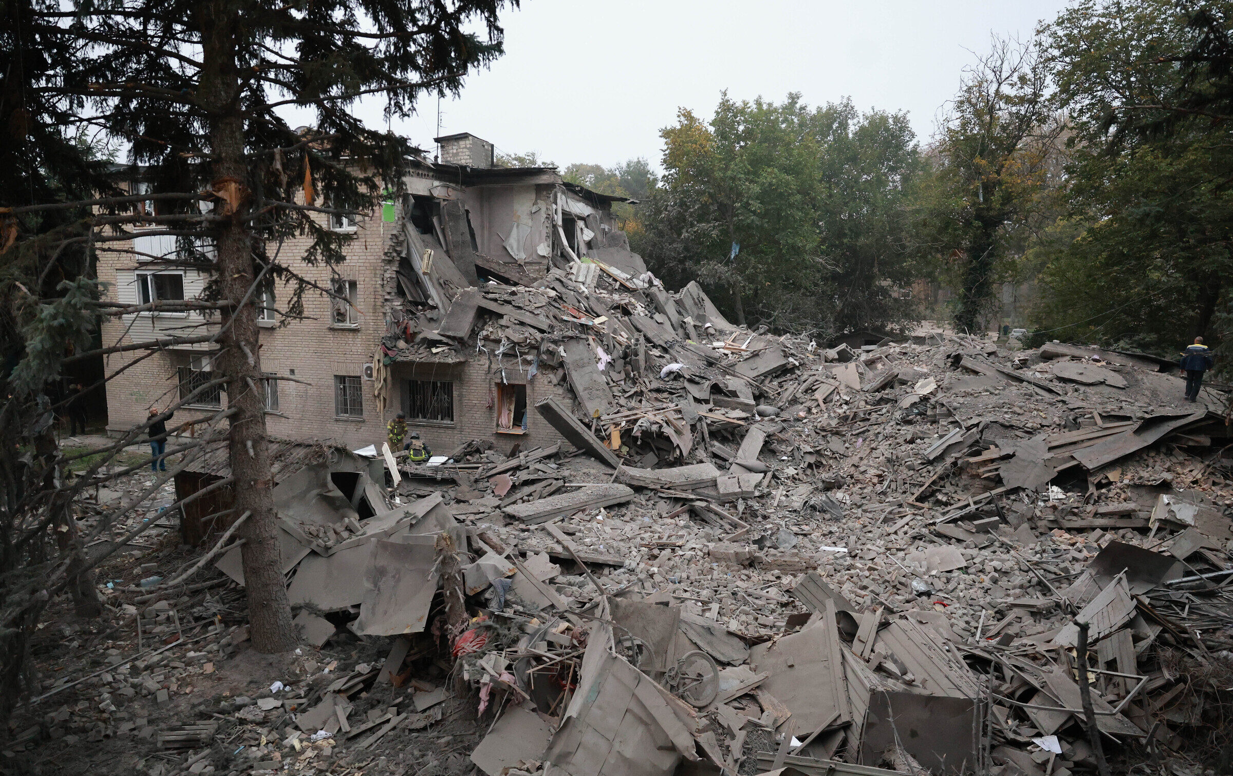 Ucraina, attacco aereo russo a Zaporizhzhia: almeno 15 morti