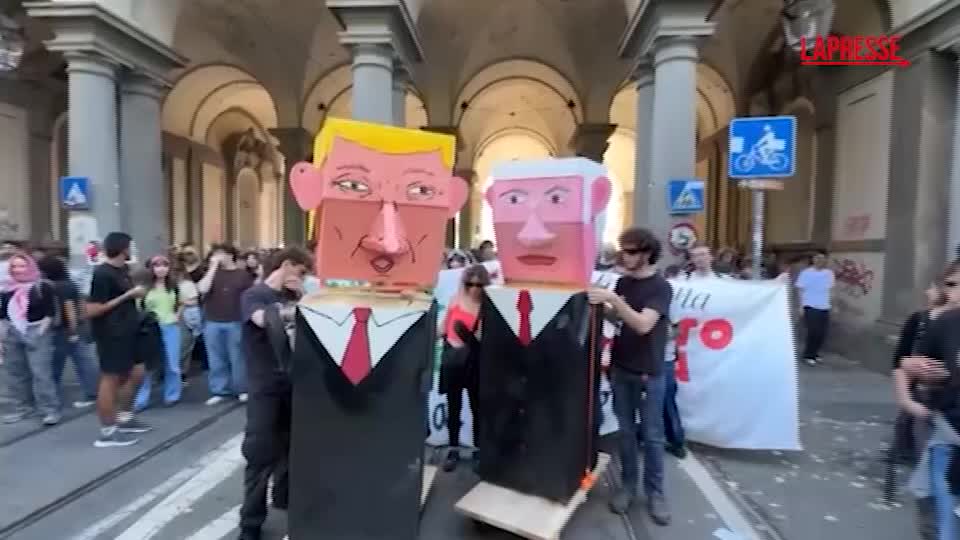 torino pupazzi di trump e nethanyahu aprono il corteo pro palestina da Lapresse.it torino pupazzi di trump e nethanyahu aprono il corteo pro palestina