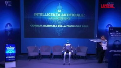 Giornata Nazionale della Psicologia, il robot umanoide sul palco: "Non ho traumi infantili, non sono mai stato un bambino"