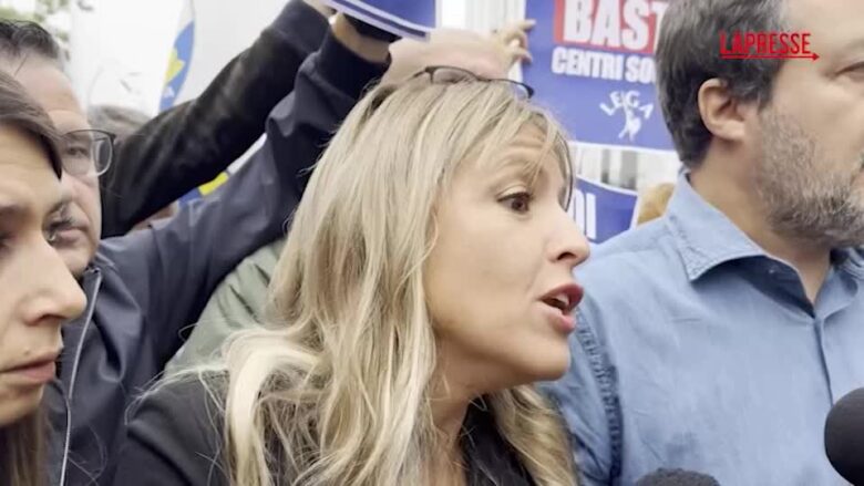 Milano, contestazione del Lambretta: salta la visita di Salvini e Sardone alle case popolari