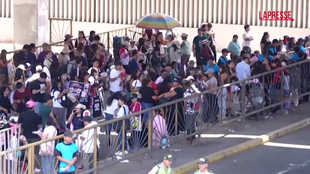 per249 migliaia di fan in fila dall8217alba per il concerto dei bts a lima da Lapresse.it per249 migliaia di fan in fila dall8217alba per il concerto dei bts a lima