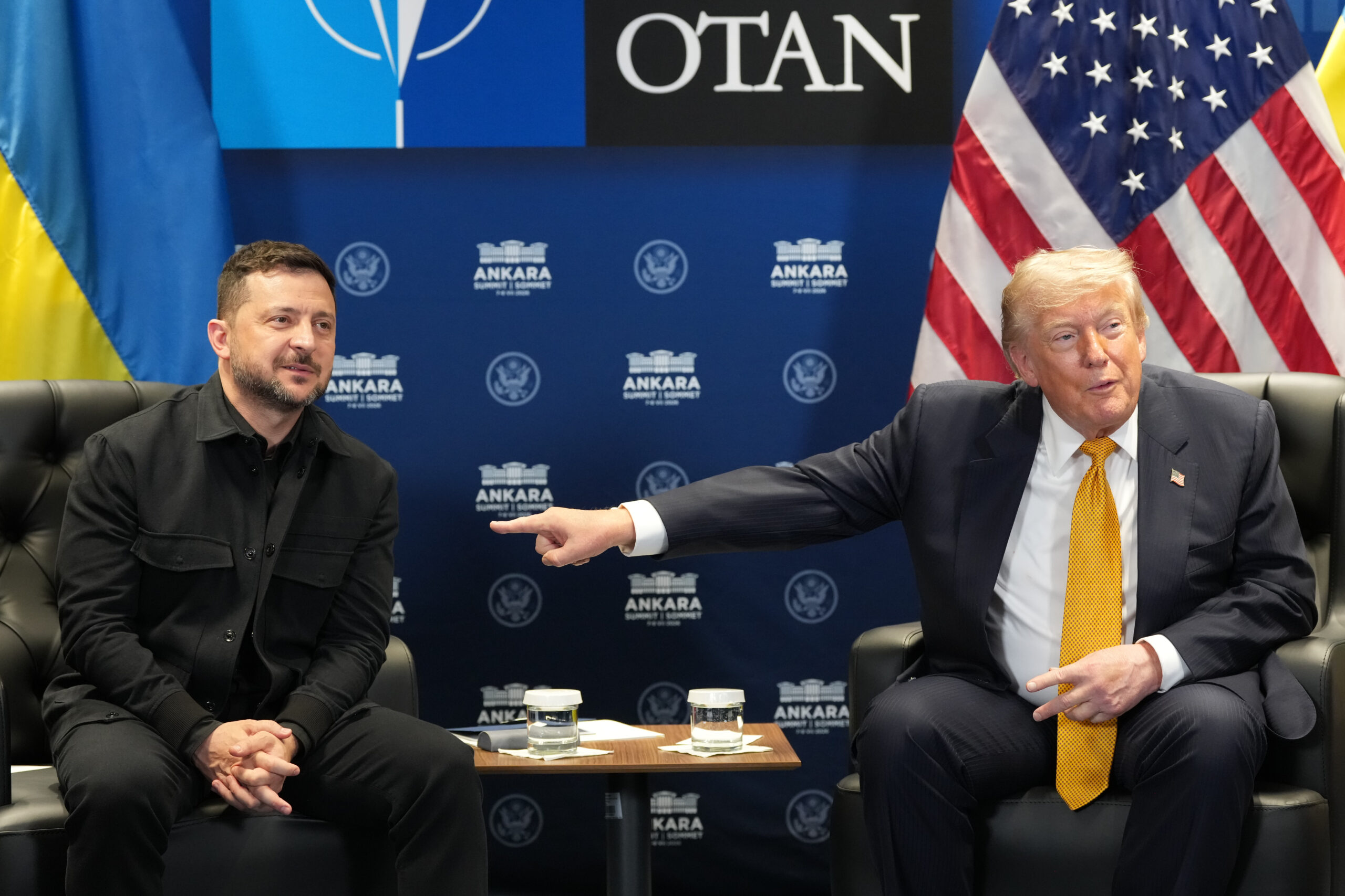 Ucraina, Trump volta le spalle a Zelensky: “E’ ora di un nuovo presidente”. Musk su X: “Serve un nuovo leader” Ucraina, Trump volta le spalle a Zelensky: “E’ ora di un nuovo presidente”. Musk su X: “Serve un nuovo leader”