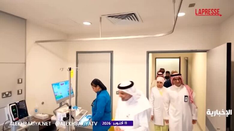 Attacco all'aeroporto di Riad, il ministro saudita fa visita ai feriti