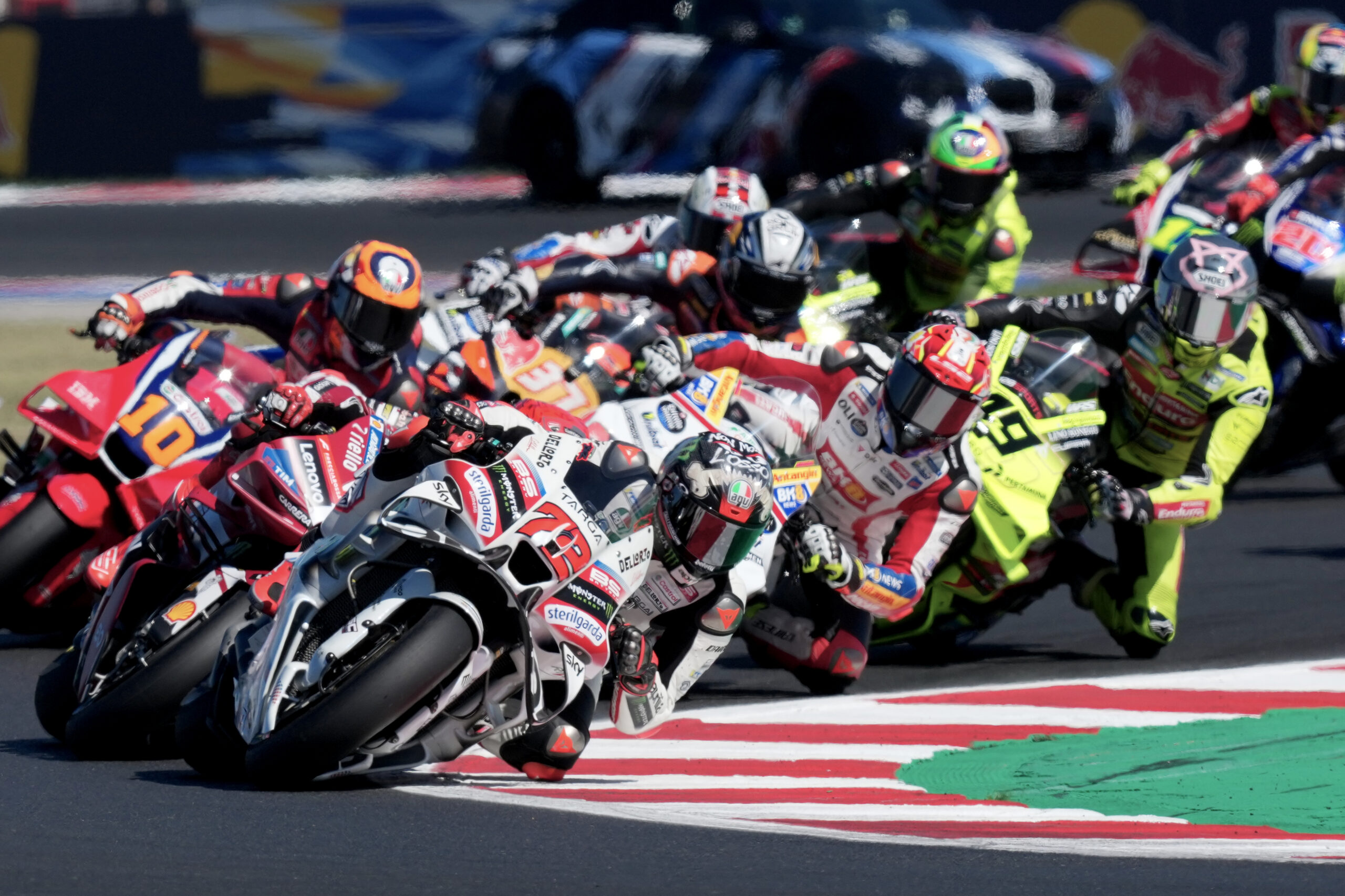 MotoGp, Gp Indonesia 2026: Bezzecchi trionfa a Mandalika. E’ tripletta Aprilia