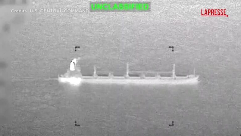 Oman, il Centcom Usa attacca una nave commerciale battente bandiera panamense