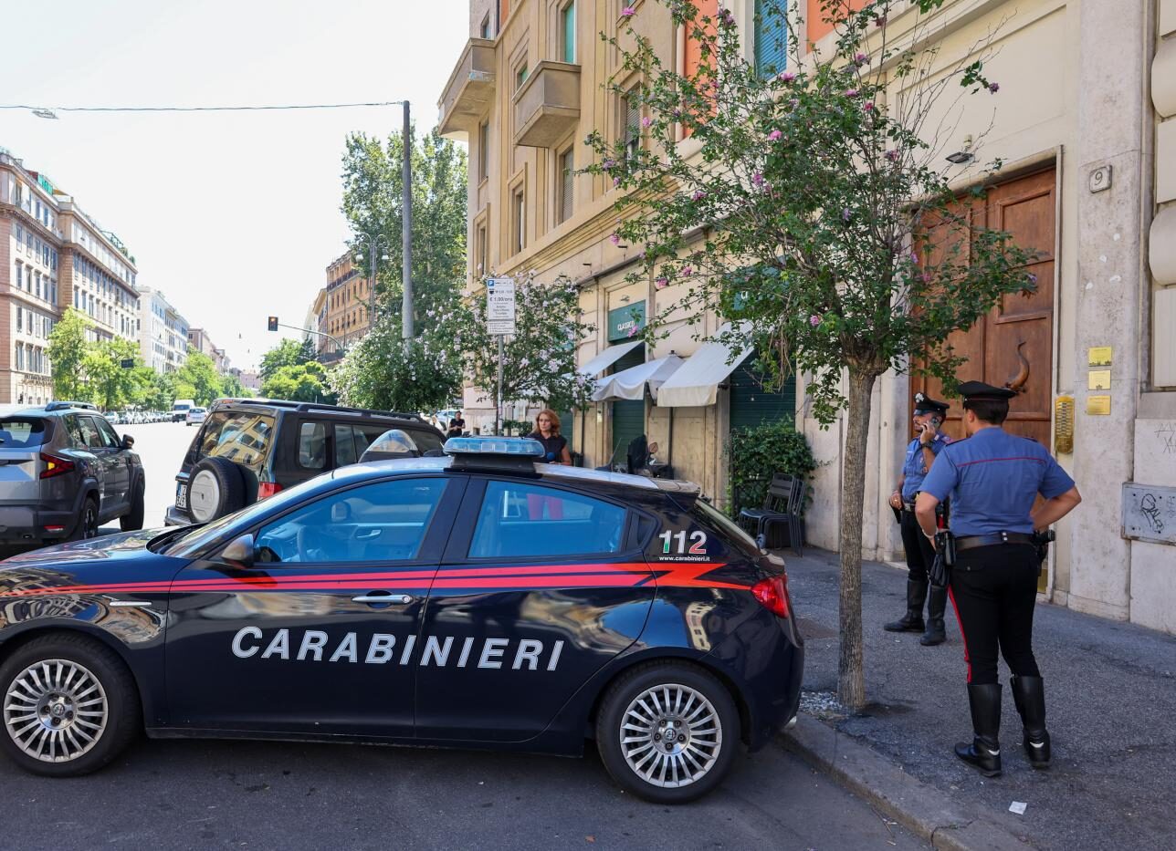 Lodi, 39enne fermato dai carabinieri ha un malore e muore: indagini in corso Lodi, 39enne fermato dai carabinieri ha un malore e muore: indagini in corso