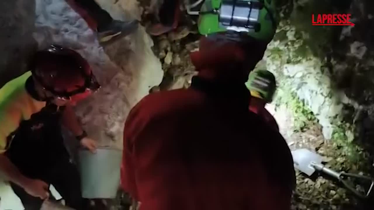 speleologo bloccato in grotta a urzulei proseguono operazioni di salvataggio da Lapresse.it speleologo bloccato in grotta a urzulei proseguono operazioni di salvataggio