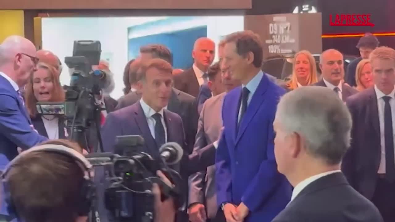 salone dell auto di parigi macron visita padiglione stellantis con elkann e filosa da Lapresse.it salone dell auto di parigi macron visita padiglione stellantis con elkann e filosa
