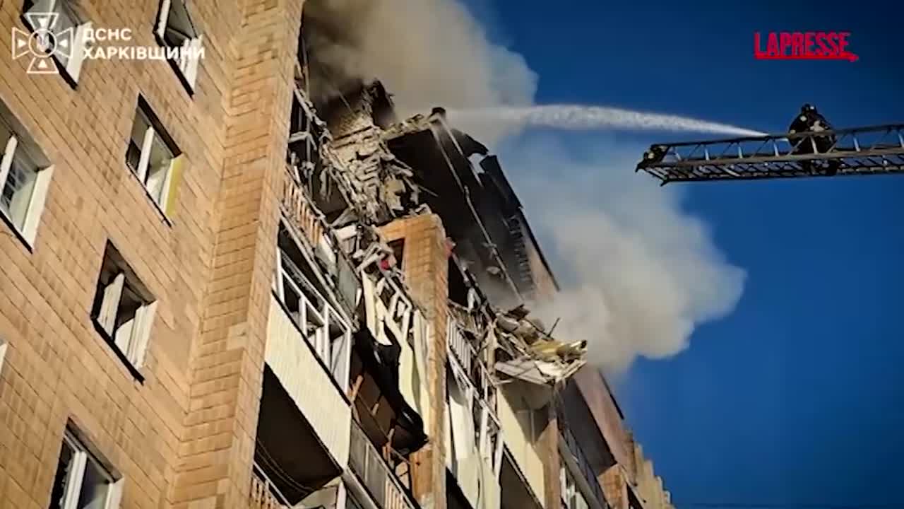 ucraina raid russi su kharkiv 12 feriti un edificio in fiamme da Lapresse.it ucraina raid russi su kharkiv 12 feriti un edificio in fiamme