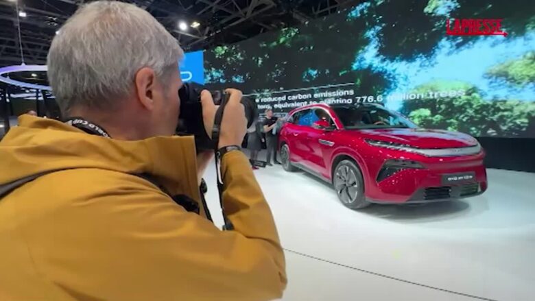 Byd: nuovo Suv elettrico Atto 8 presentato in anteprima europea a Salone Parigi, con Flash Charging dal 10 al 97% in 9 minuti
