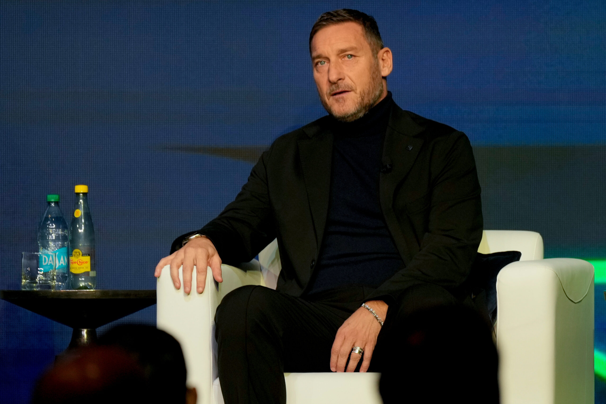 Totti e l’album Panini: “Una squadra la mettevo a testa in giù…”. E sulla Roma: 