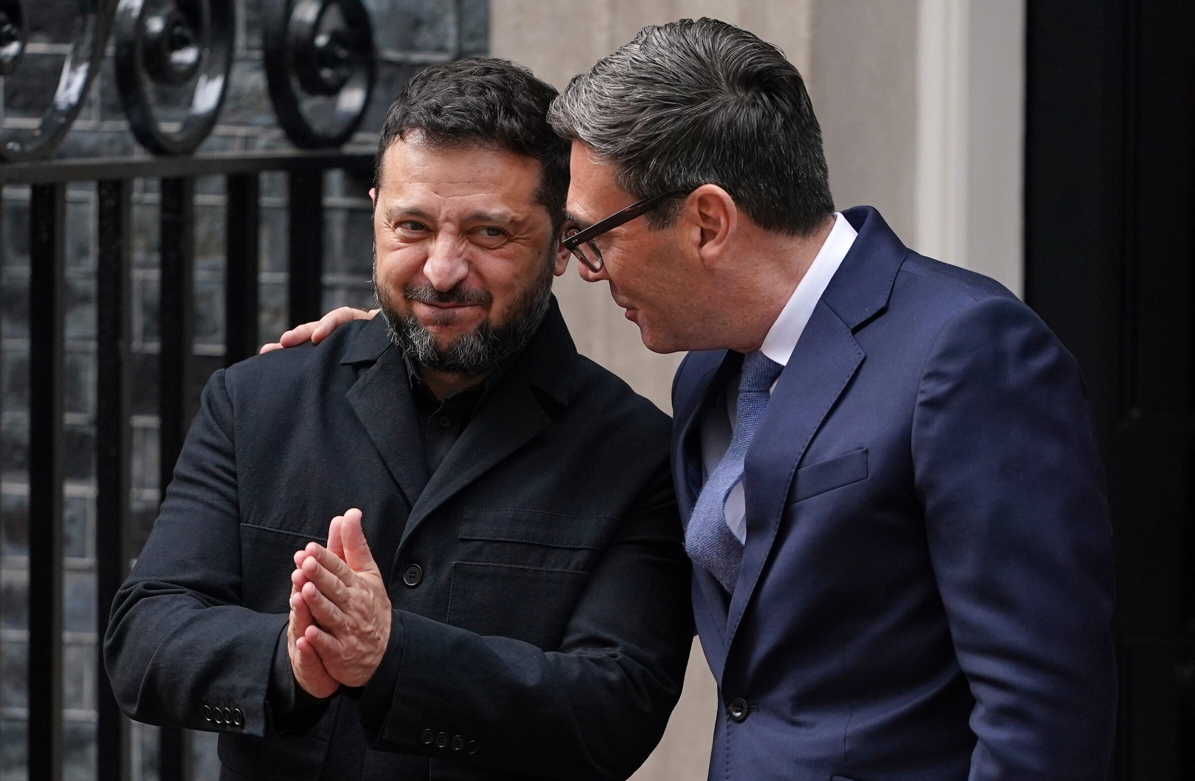 Zelensky a Londra, il presidente ucraino incontra Burnham a Downing Street Zelensky a Londra, il presidente ucraino incontra Burnham a Downing Street