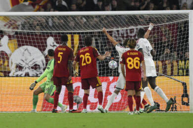Il gol di Antonio Rüdiger del Real Madrid (3-4) durante la partita di calcio della UEFA Champions League tra l'AS Roma e il Real Madrid allo Stadio Olimpico di Roma, Italia - mercoledì 14 ottobre 2026. Sport - Calcio. (Foto di Fabrizio Corradetti/LaPresse)