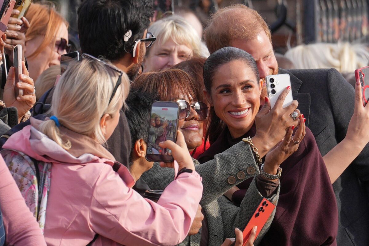 Galleria foto 'Harry e Meghan, bagno di folla a Nottingham alla prima uscita pubblica dal ritorno in Inghilterra' - foto 4