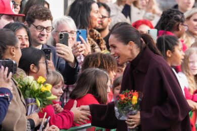 Il principe Harry di Gran Bretagna e Meghan, duca e duchessa del Sussex, arrivano in visita al Community Recording Studio a Nottingham, in Inghilterra (Foto AP/Maja Smiejkowska)