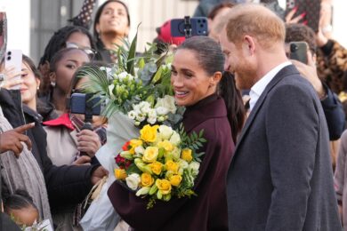 Il principe Harry di Gran Bretagna e Meghan, duca e duchessa del Sussex, arrivano in visita al Community Recording Studio a Nottingham, in Inghilterra (Foto AP/Maja Smiejkowska)