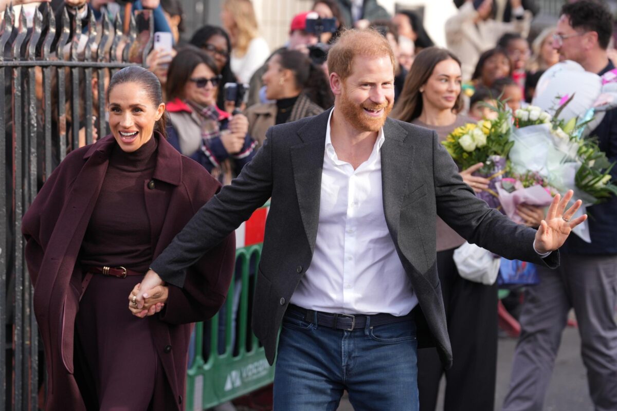 Galleria foto 'Harry e Meghan, bagno di folla a Nottingham alla prima uscita pubblica dal ritorno in Inghilterra' - foto 7