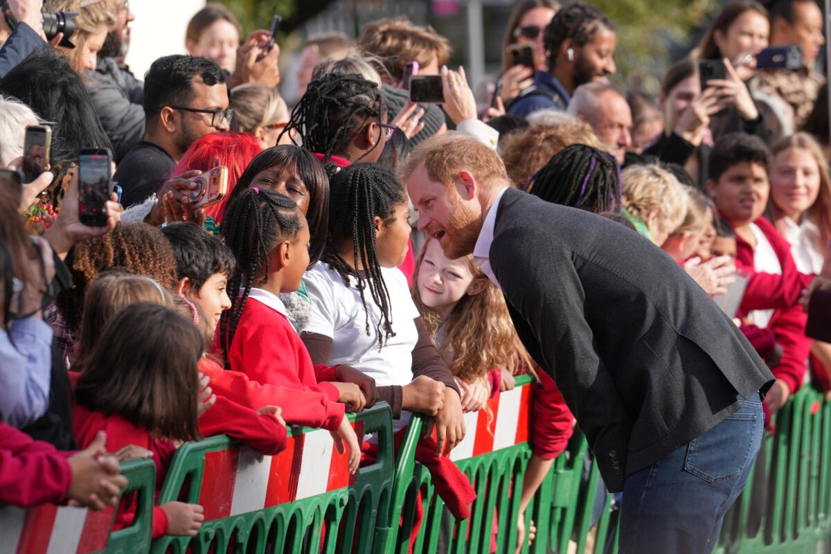 Galleria foto 'Harry e Meghan, bagno di folla a Nottingham alla prima uscita pubblica dal ritorno in Inghilterra' - foto 8