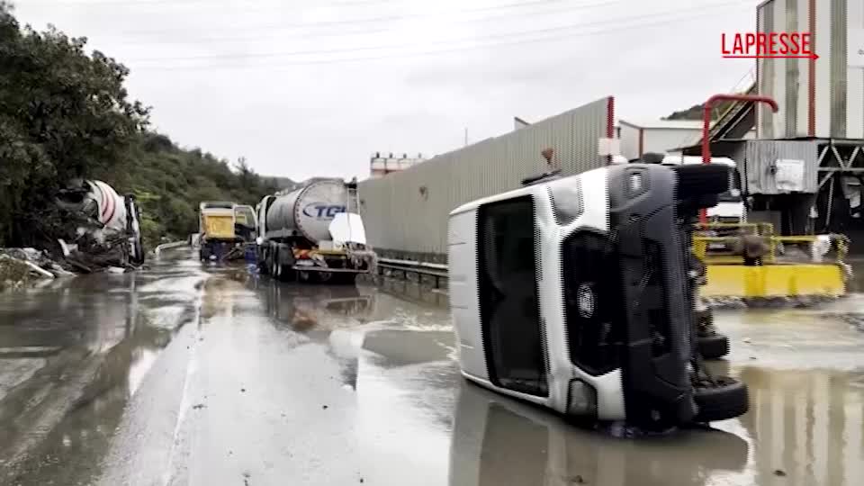 alluvione a istanbul almeno tre morti case e strade allagate da Lapresse.it alluvione a istanbul almeno tre morti case e strade allagate