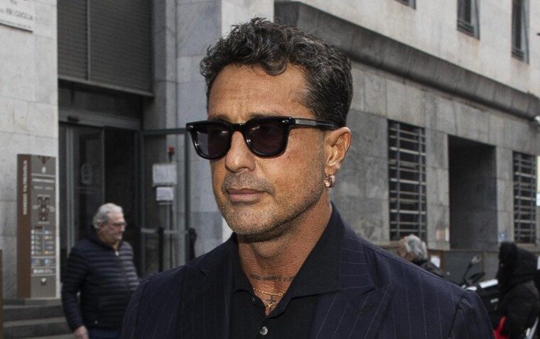fabrizio corona non si ferma all8217alt e fugge denunciato da Lapresse.it fabrizio corona non si ferma all8217alt e fugge denunciato