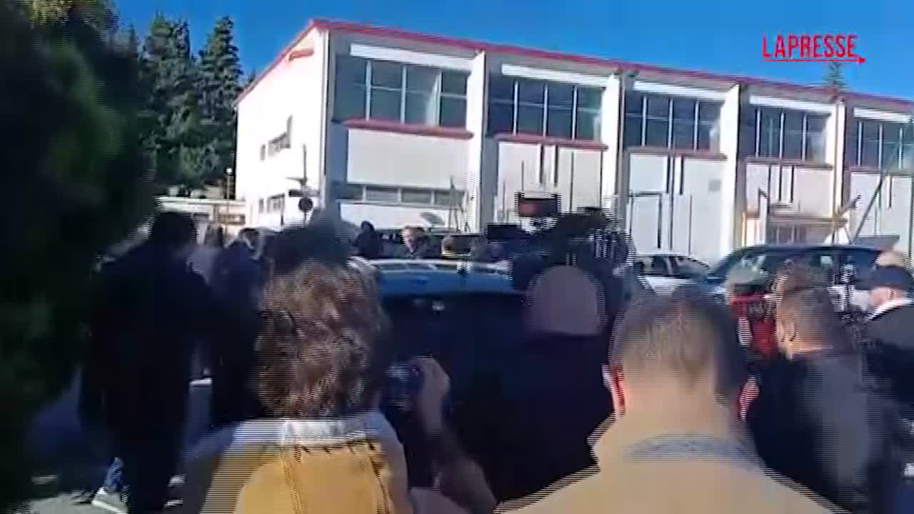 madre e figlia avvelenate la squadra mobile arriva nel liceo di sara e alice per le perquisizioni sui pc da Lapresse.it madre e figlia avvelenate la squadra mobile arriva nel liceo di sara e alice per le perquisizioni sui pc