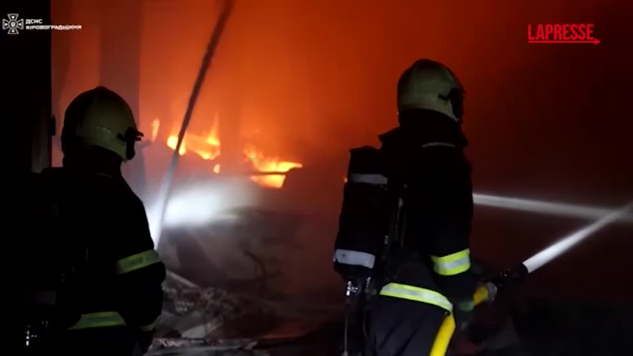 ucraina attacco russo sulla regione di kirovohrad in fiamme diversi edifici da Lapresse.it ucraina attacco russo sulla regione di kirovohrad in fiamme diversi edifici