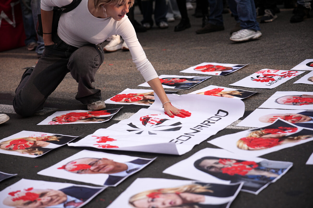 Galleria foto 'Studenti in corteo a Torino: imbrattate foto di Meloni, Crosetto e Schlein' - foto 5