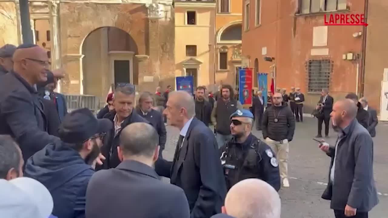 roma delegazione anpi contestata alla cerimonia per il rastrellamento del quartiere ebraico da Lapresse.it roma delegazione anpi contestata alla cerimonia per il rastrellamento del quartiere ebraico