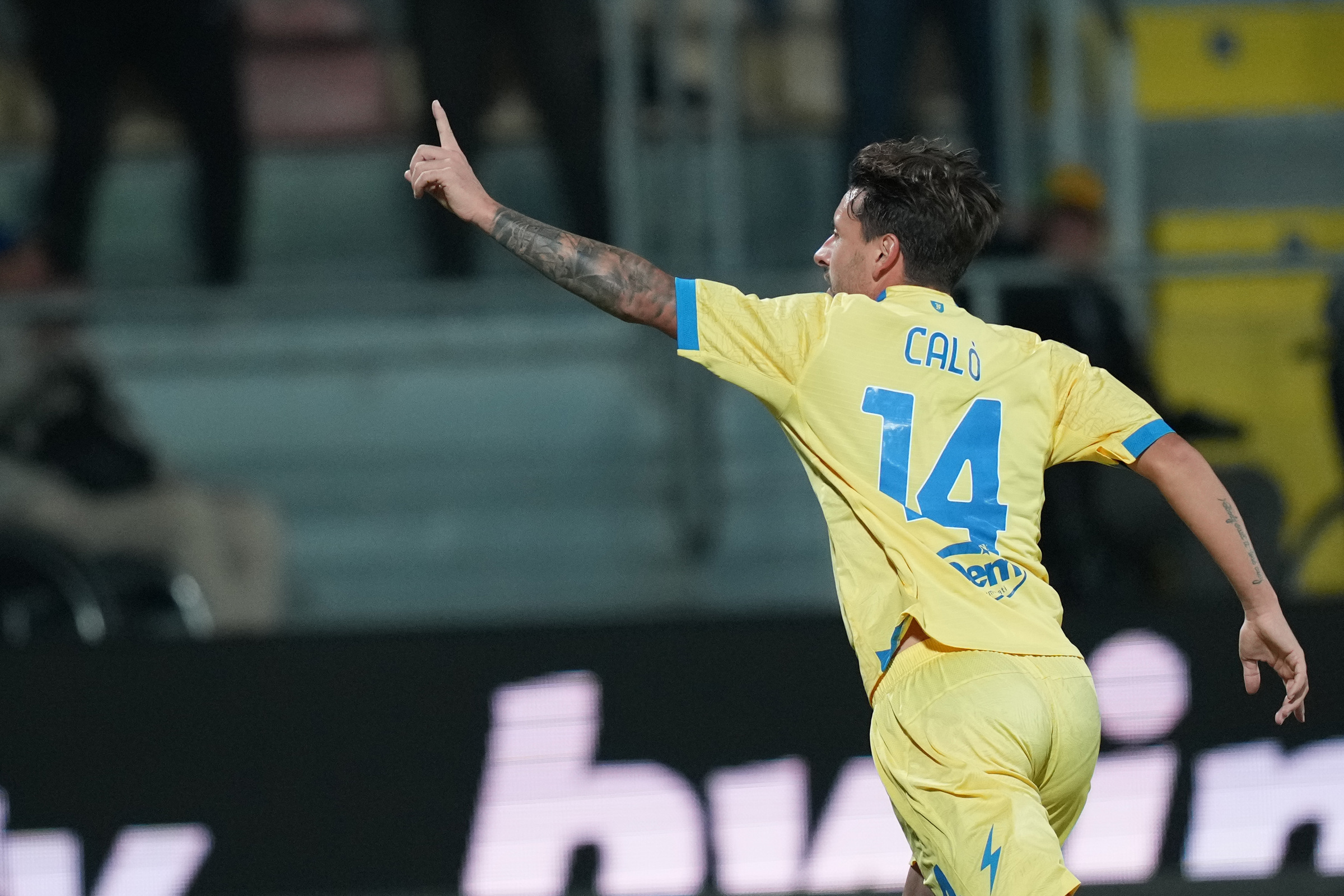 Serie A, Frosinone-Sassuolo 4-2: una tripletta di Raimondo manda i gialloblu in paradiso Serie A, Frosinone-Sassuolo 4-2: una tripletta di Raimondo manda i gialloblu in paradiso