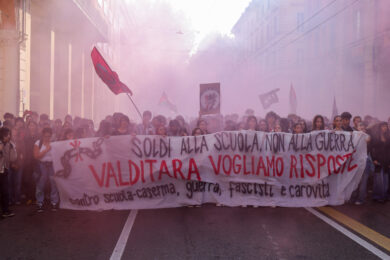 Manifestazione degli studenti contro riforma scuola - le immagini da Bologna (Foto Guido Calamosca/LaPresse)