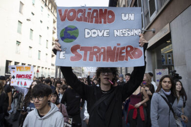 Manifestazione degli studenti contro riforma scuola - le immagini da Milano (Foto Marco Ottico/Lapresse)