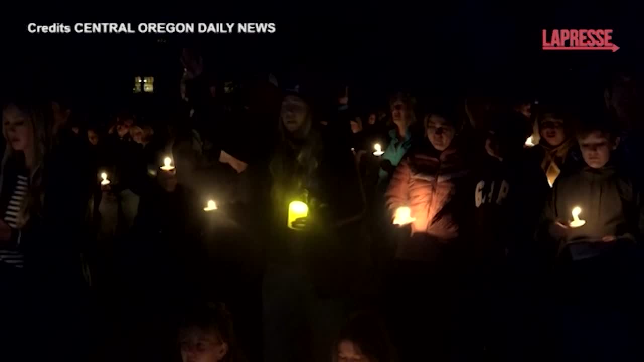 usa sparatoria in una scuola in oregon veglia di preghiera per le vittime da Lapresse.it usa sparatoria in una scuola in oregon veglia di preghiera per le vittime